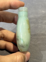 Three Chinese swirled glass snuff bottles, Qing