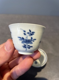 A pair of fine Chinese blue and white cups, Chenghua mark, Kangxi