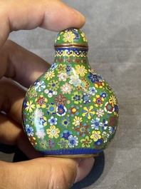 A group of six various Chinese snuff bottles, 19/20th C.
