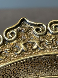 A fine Vietnamese silver plate with fu and dragon design, H&agrave; Nội 河内 mark, 19th C.