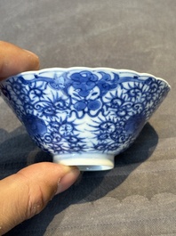 A pair of fine Chinese blue and white ' bats and flowers' bowls, Yongzheng mark, 19th C.