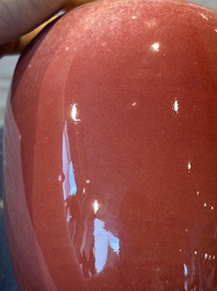 A Chinese monochrome peachbloom-glazed vase, Qianlong mark, 19/20th C.