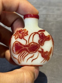 A group of six Chinese overlay glass snuff bottles, 19th C.