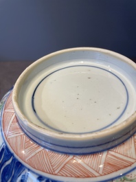 A pair of Chinese verte-imari bowls with floral design, Kangxi