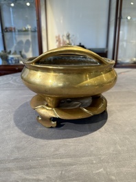 A Chinese bronze censer on stand, Wu Chen Mi Sheng Tang Zhi 戊辰米生堂制 mark, 19th C.
