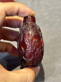 A group of seven Chinese red-overlay glass and red glass snuff bottles, 19/20th C.