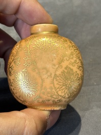Four various Chinese porcelain snuff bottles, 19th C.