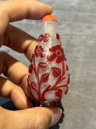 A group of six Chinese overlay glass snuff bottles, 19th C.