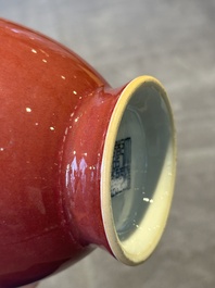 A Chinese monochrome peachbloom-glazed vase, Qianlong mark, 19/20th C.