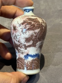 Four various Chinese porcelain snuff bottles, 19th C.