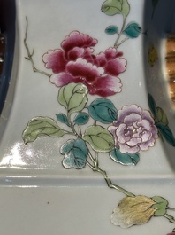 A pair of hexagonal Chinese famille rose 'hu' vases with floral design, Qianlong/Jiaqing