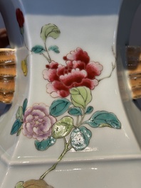 A pair of hexagonal Chinese famille rose 'hu' vases with floral design, Qianlong/Jiaqing