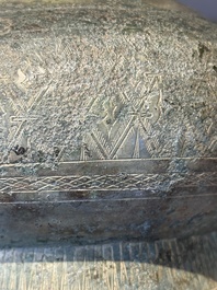An unusual Chinese archaic bronze arrow vase, 'touhu 投壺', Han