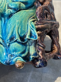 A Chinese turquoise- and aubergine-glazed sculpture of a seated scholar, 18/19th C.