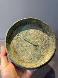 An unusual Chinese archaic bronze arrow vase, 'touhu 投壺', Han