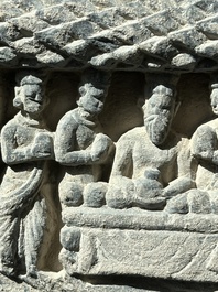 Three Gandhara grey schist frieze fragments with narrative design, 1/5th C.