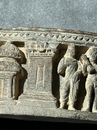 Three Gandhara grey schist frieze fragments with narrative design, 1/5th C.