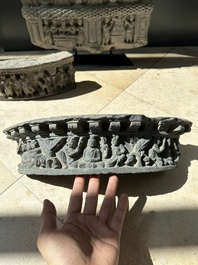 Three Gandhara grey schist frieze fragments with narrative design, 1/5th C.