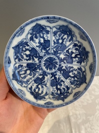 A varied collection of 34 pieces of Chinese porcelain, Kangxi and later