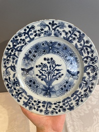A varied collection of 34 pieces of Chinese porcelain, Kangxi and later
