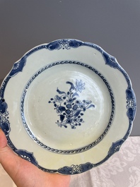 A varied collection of 34 pieces of Chinese porcelain, Kangxi and later