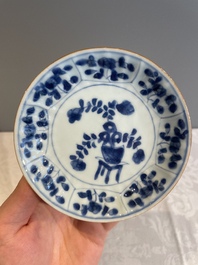 A varied collection of 34 pieces of Chinese porcelain, Kangxi and later