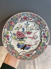 A varied collection of 34 pieces of Chinese porcelain, Kangxi and later