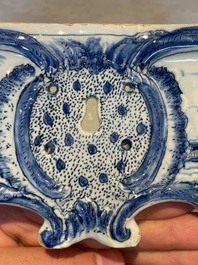 A rare blue and white Dutch Delft jewellery casket and cover, 18th C.