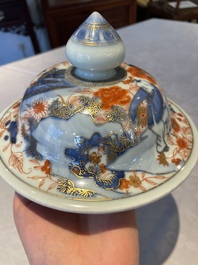 A pair of fine Chinese Imari-style vases and covers with narrative design, Kangxi