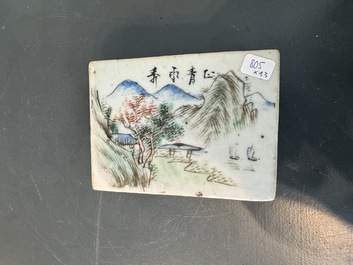 A varied collection of thirteen pieces Chinese famille rose and verte porcelain, 19th C.
