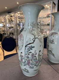 A pair of Chinese famille rose vases with ladies in a garden, signed Rongfang, 19/20th C.