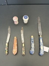 A Chinese porcelain spittoon, two walking stick knobs, five knife handles, Kangxi/Qianlong