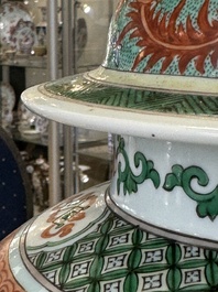 A pair of Chinese famille verte 'Wen Wang Fang Xian 文王訪賢' vases and covers, 19th C.