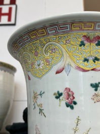 A Chinese famille rose pedestal stand with floral design, 19th C.