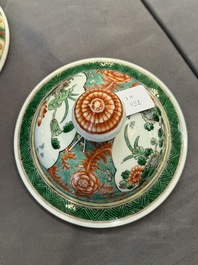 A pair of Chinese famille verte 'Wen Wang Fang Xian 文王訪賢' vases and covers, 19th C.