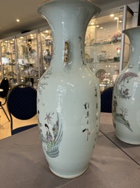 A pair of Chinese famille rose vases with ladies in a garden, signed Rongfang, 19/20th C.