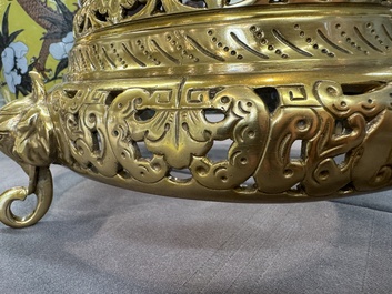 A large Chinese yellow-ground Dayazhai-style 'dragons' jar and cover on gilt bronze stand, 19th C.