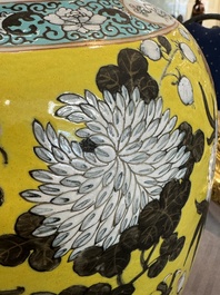 A large Chinese yellow-ground Dayazhai-style 'dragons' jar and cover on gilt bronze stand, 19th C.
