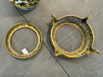 A large Chinese yellow-ground Dayazhai-style 'dragons' jar and cover on gilt bronze stand, 19th C.