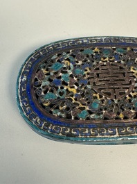 A varied collection of six Chinese carvings and metal wares, China, 16/19th C.