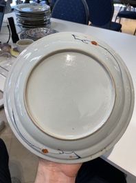 A pair of Chinese Imari-style plates, a plate and a pair of saucers, Kangxi/Yongzheng