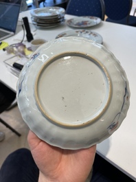 A pair of Chinese Imari-style plates, a plate and a pair of saucers, Kangxi/Yongzheng