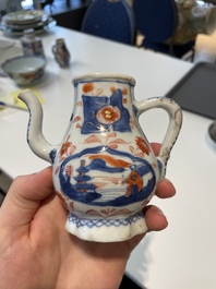 A varied collection of fourteen Chinese Imari-style wares, Kangxi/Qianlong