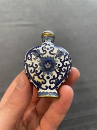 Eleven Chinese snuff bottles in amber, agate, rock crystal, lacquer, hardstone, metal and wood, 19/20th C.