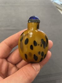 Ten Chinese overlay, multi-coloured and monochrome glass snuff bottles, 19/20th C.