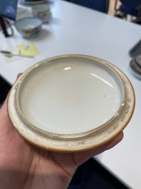 A varied collection of fourteen Chinese Imari-style wares, Kangxi/Qianlong