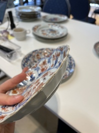 A pair of Chinese Imari-style plates, a plate and a pair of saucers, Kangxi/Yongzheng