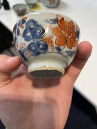 A varied collection of fourteen Chinese Imari-style wares, Kangxi/Qianlong
