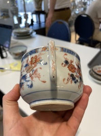 A varied collection of fourteen Chinese Imari-style wares, Kangxi/Qianlong
