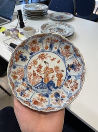 A pair of Chinese Imari-style plates, a plate and a pair of saucers, Kangxi/Yongzheng